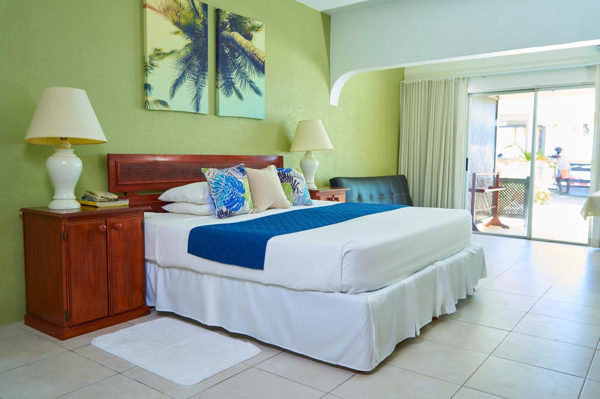 Tropical Sunset Beach Apartment Hotel Saint James Room photo