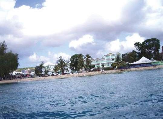 Tropical Sunset Beach Apartment Hotel Saint James Exterior photo